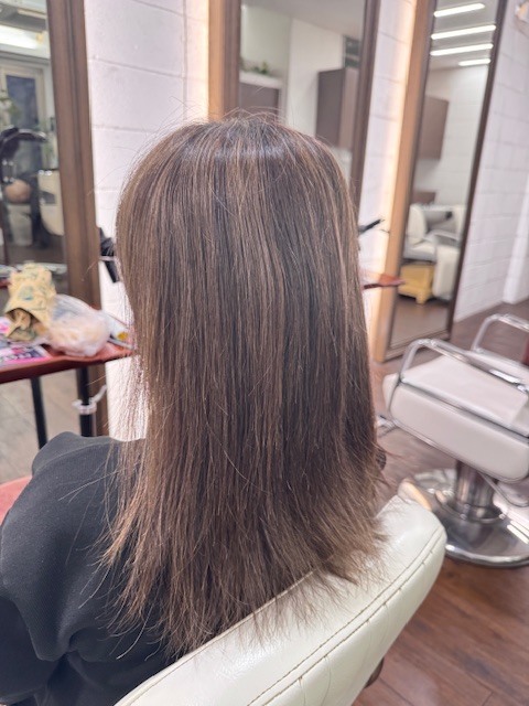 学芸大学 美容室に、Hair Esthe Hi-Deは、あります。学芸大学 美容院に、Hair Esthe Hi-Deはあります。Hair Esthe Hi-Deは目黒区学芸大学駅近くの美容院です。Hair Esthe Hi-Deは目黒区学芸大学駅近くの美容室です。祐天寺美容室近くにも、Hair Esthe Hi-Deはあります。祐天寺美容院近くにも、Hair Esthe Hi-Deはあります。Hair Esthe Hi-Deは髪にやさしく、が綺麗に艶髪になります。Hair Esthe Hi-Deは、カットがとても上手いです。Hair Esthe Hi-Deは、オシャレです。学芸大　美容院　Hair Esthe Hi-Deは、とても人気があります。学芸大　美容室　Hair Esthe Hi-Deは、40代50代60代女性に人気があります。得にボブやショートスタイルが得意で、スタイルがより立体的になります。なので立体感カットが、お客様に人気です。切りっぱなしボブカやマッシュショートも上手いです。なのでショートカットも上手いです。もちろんボブカットも上手いです。カラーも評判よく、ニューアマトラカラーがお客様に高評価です。オーガニックなヘアカラー　香草カラー色葉も人気です。ヘアマニキュアも保湿があり好評です。40代大人女性のお客様が多いです。40代ボブや40代ショートも得意です。50代大人女性も多いです、50代ボブや50代ショートも得意です。50代女性のカットは全般的に得意です。脱白髪染めハイライトカラーも好評です。60代大人女性も多いです。60代女性のカットも得意ですし、上手いと言われます。パーマもとても上手く、　クリープパーマがお客様に高評価クリープパーマしながら、髪は綺麗になります。男性のお客様もいらっしゃいます。男性のお客様は2割位です。Hair Esthe Hi-Deは、オープンした2003年からヘッドスパ「クリームバスヘアエステ」を提供しています。ヘッドスパ「クリームバスヘアエステ」は、頭皮の汚れを落とし且つ頭皮の保湿効果もあり髪に栄養を与え、艶々になります。プレミアム髪質改善トリートメントも大好評です。