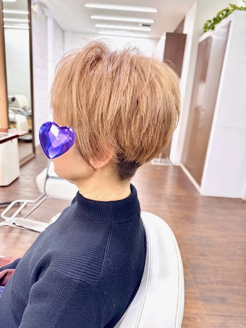 学芸大学 美容室に、Hair Esthe Hi-Deは、あります。学芸大学 美容院に、Hair Esthe Hi-Deはあります。Hair Esthe Hi-Deは目黒区学芸大学駅近くの美容院です。Hair Esthe Hi-Deは目黒区学芸大学駅近くの美容室です。祐天寺美容室近くにも、Hair Esthe Hi-Deはあります。祐天寺美容院近くにも、Hair Esthe Hi-Deはあります。Hair Esthe Hi-Deは髪にやさしく、が綺麗に艶髪になります。Hair Esthe Hi-Deは、カットがとても上手いです。Hair Esthe Hi-Deは、オシャレです。学芸大　美容院　Hair Esthe Hi-Deは、とても人気があります。学芸大　美容室　Hair Esthe Hi-Deは、40代50代60代女性に人気があります。得にボブやショートスタイルが得意で、スタイルがより立体的になります。なので立体感カットが、お客様に人気です。切りっぱなしボブカやマッシュショートも上手いです。なのでショートカットも上手いです。もちろんボブカットも上手いです。カラーも評判よく、ニューアマトラカラーがお客様に高評価です。オーガニックなヘアカラー　香草カラー色葉も人気です。ヘアマニキュアも保湿があり好評です。40代大人女性のお客様が多いです。40代ボブや40代ショートも得意です。50代大人女性も多いです、50代ボブや50代ショートも得意です。50代女性のカットは全般的に得意です。脱白髪染めハイライトカラーも好評です。60代大人女性も多いです。60代女性のカットも得意ですし、上手いと言われます。パーマもとても上手く、　クリープパーマがお客様に高評価クリープパーマしながら、髪は綺麗になります。男性のお客様もいらっしゃいます。男性のお客様は2割位です。Hair Esthe Hi-Deは、オープンした2003年からヘッドスパ「クリームバスヘアエステ」を提供しています。ヘッドスパ「クリームバスヘアエステ」は、頭皮の汚れを落とし且つ頭皮の保湿効果もあり髪に栄養を与え、艶々になります。プレミアム髪質改善トリートメントも大好評です。