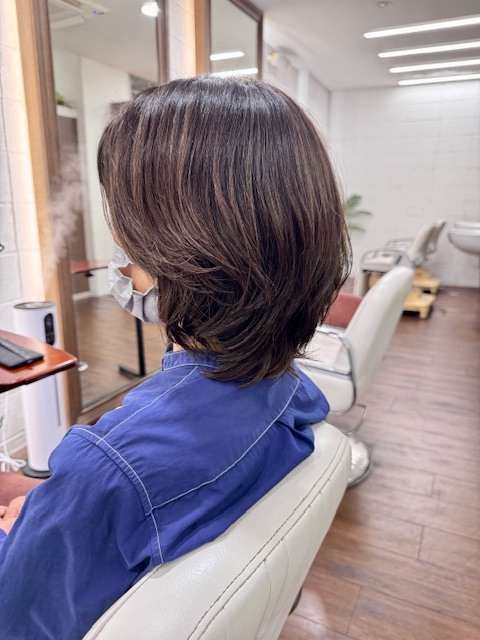 学芸大学 美容室に、Hair Esthe Hi-Deは、あります。学芸大学 美容院に、Hair Esthe Hi-Deはあります。Hair Esthe Hi-Deは目黒区学芸大学駅近くの美容院です。Hair Esthe Hi-Deは目黒区学芸大学駅近くの美容室です。祐天寺美容室近くにも、Hair Esthe Hi-Deはあります。祐天寺美容院近くにも、Hair Esthe Hi-Deはあります。Hair Esthe Hi-Deは髪にやさしく、が綺麗に艶髪になります。Hair Esthe Hi-Deは、カットがとても上手いです。Hair Esthe Hi-Deは、オシャレです。学芸大　美容院　Hair Esthe Hi-Deは、とても人気があります。学芸大　美容室　Hair Esthe Hi-Deは、40代50代60代女性に人気があります。得にボブやショートスタイルが得意で、スタイルがより立体的になります。なので立体感カットが、お客様に人気です。切りっぱなしボブカやマッシュショートも上手いです。なのでショートカットも上手いです。もちろんボブカットも上手いです。カラーも評判よく、ニューアマトラカラーがお客様に高評価です。オーガニックなヘアカラー　香草カラー色葉も人気です。ヘアマニキュアも保湿があり好評です。40代大人女性のお客様が多いです。40代ボブや40代ショートも得意です。50代大人女性も多いです、50代ボブや50代ショートも得意です。50代女性のカットは全般的に得意です。脱白髪染めハイライトカラーも好評です。60代大人女性も多いです。60代女性のカットも得意ですし、上手いと言われます。パーマもとても上手く、　クリープパーマがお客様に高評価クリープパーマしながら、髪は綺麗になります。男性のお客様もいらっしゃいます。男性のお客様は2割位です。Hair Esthe Hi-Deは、オープンした2003年からヘッドスパ「クリームバスヘアエステ」を提供しています。ヘッドスパ「クリームバスヘアエステ」は、頭皮の汚れを落とし且つ頭皮の保湿効果もあり髪に栄養を与え、艶々になります。プレミアム髪質改善トリートメントも大好評です。