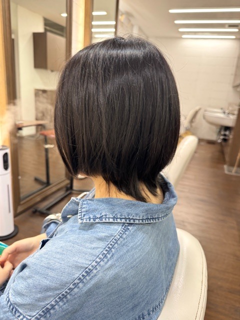 学芸大学 美容室に、Hair Esthe Hi-Deは、あります。学芸大学 美容院に、Hair Esthe Hi-Deはあります。Hair Esthe Hi-Deは目黒区学芸大学駅近くの美容院です。Hair Esthe Hi-Deは目黒区学芸大学駅近くの美容室です。祐天寺美容室近くにも、Hair Esthe Hi-Deはあります。祐天寺美容院近くにも、Hair Esthe Hi-Deはあります。Hair Esthe Hi-Deは髪にやさしく、が綺麗に艶髪になります。Hair Esthe Hi-Deは、カットがとても上手いです。Hair Esthe Hi-Deは、オシャレです。学芸大　美容院　Hair Esthe Hi-Deは、とても人気があります。学芸大　美容室　Hair Esthe Hi-Deは、40代50代60代女性に人気があります。得にボブやショートスタイルが得意で、スタイルがより立体的になります。なので立体感カットが、お客様に人気です。切りっぱなしボブカやマッシュショートも上手いです。なのでショートカットも上手いです。もちろんボブカットも上手いです。カラーも評判よく、ニューアマトラカラーがお客様に高評価です。オーガニックなヘアカラー　香草カラー色葉も人気です。ヘアマニキュアも保湿があり好評です。40代大人女性のお客様が多いです。40代ボブや40代ショートも得意です。50代大人女性も多いです、50代ボブや50代ショートも得意です。50代女性のカットは全般的に得意です。脱白髪染めハイライトカラーも好評です。60代大人女性も多いです。60代女性のカットも得意ですし、上手いと言われます。パーマもとても上手く、　クリープパーマがお客様に高評価クリープパーマしながら、髪は綺麗になります。男性のお客様もいらっしゃいます。男性のお客様は2割位です。Hair Esthe Hi-Deは、オープンした2003年からヘッドスパ「クリームバスヘアエステ」を提供しています。ヘッドスパ「クリームバスヘアエステ」は、頭皮の汚れを落とし且つ頭皮の保湿効果もあり髪に栄養を与え、艶々になります。プレミアム髪質改善トリートメントも大好評です。