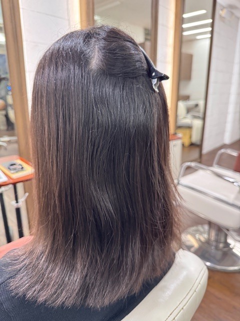 学芸大学 美容室に、Hair Esthe Hi-Deは、あります。学芸大学 美容院に、Hair Esthe Hi-Deはあります。Hair Esthe Hi-Deは目黒区学芸大学駅近くの美容院です。Hair Esthe Hi-Deは目黒区学芸大学駅近くの美容室です。祐天寺美容室近くにも、Hair Esthe Hi-Deはあります。祐天寺美容院近くにも、Hair Esthe Hi-Deはあります。Hair Esthe Hi-Deは髪にやさしく、が綺麗に艶髪になります。Hair Esthe Hi-Deは、カットがとても上手いです。Hair Esthe Hi-Deは、オシャレです。学芸大 美容院 Hair Esthe Hi-Deは、とても人気があります。学芸大 美容室 Hair Esthe Hi-Deは、40代50代60代女性に人気があります。得にボブやショートスタイルが得意で、スタイルがより立体的になります。なので立体感カットが、お客様に人気です。切りっぱなしボブカやマッシュショートも上手いです。なのでショートカットも上手いです。もちろんボブカットも上手いです。カラーも評判よく、ニューアマトラカラーがお客様に高評価です。オーガニックなヘアカラー 香草カラー色葉も人気です。ヘアマニキュアも保湿があり好評です。40代大人女性のお客様が多いです。40代ボブや40代ショートも得意です。50代大人女性も多いです、50代ボブや50代ショートも得意です。50代女性のカットは全般的に得意です。脱白髪染めハイライトカラーも好評です。60代大人女性も多いです。60代女性のカットも得意ですし、上手いと言われます。パーマもとても上手く、 クリープパーマがお客様に高評価クリープパーマしながら、髪は綺麗になります。男性のお客様もいらっしゃいます。男性のお客様は2割位です。Hair Esthe Hi-Deは、オープンした2003年からヘッドスパ「クリームバスヘアエステ」を提供しています。ヘッドスパ「クリームバスヘアエステ」は、頭皮の汚れを落とし且つ頭皮の保湿効果もあり髪に栄養を与え、艶々になります。プレミアム髪質改善トリートメントも大好評です。