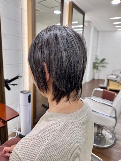 学芸大学 美容室に、Hair Esthe Hi-Deは、あります。学芸大学 美容院に、Hair Esthe Hi-Deはあります。Hair Esthe Hi-Deは目黒区学芸大学駅近くの美容院です。Hair Esthe Hi-Deは目黒区学芸大学駅近くの美容室です。祐天寺美容室近くにも、Hair Esthe Hi-Deはあります。祐天寺美容院近くにも、Hair Esthe Hi-Deはあります。Hair Esthe Hi-Deは髪にやさしく、が綺麗に艶髪になります。Hair Esthe Hi-Deは、カットがとても上手いです。Hair Esthe Hi-Deは、オシャレです。学芸大 美容院 Hair Esthe Hi-Deは、とても人気があります。学芸大 美容室 Hair Esthe Hi-Deは、40代50代60代女性に人気があります。得にボブやショートスタイルが得意で、スタイルがより立体的になります。なので立体感カットが、お客様に人気です。切りっぱなしボブカやマッシュショートも上手いです。なのでショートカットも上手いです。もちろんボブカットも上手いです。カラーも評判よく、ニューアマトラカラーがお客様に高評価です。オーガニックなヘアカラー 香草カラー色葉も人気です。ヘアマニキュアも保湿があり好評です。40代大人女性のお客様が多いです。40代ボブや40代ショートも得意です。50代大人女性も多いです、50代ボブや50代ショートも得意です。50代女性のカットは全般的に得意です。脱白髪染めハイライトカラーも好評です。60代大人女性も多いです。60代女性のカットも得意ですし、上手いと言われます。パーマもとても上手く、 クリープパーマがお客様に高評価クリープパーマしながら、髪は綺麗になります。男性のお客様もいらっしゃいます。男性のお客様は2割位です。Hair Esthe Hi-Deは、オープンした2003年からヘッドスパ「クリームバスヘアエステ」を提供しています。ヘッドスパ「クリームバスヘアエステ」は、頭皮の汚れを落とし且つ頭皮の保湿効果もあり髪に栄養を与え、艶々になります。プレミアム髪質改善トリートメントも大好評です。