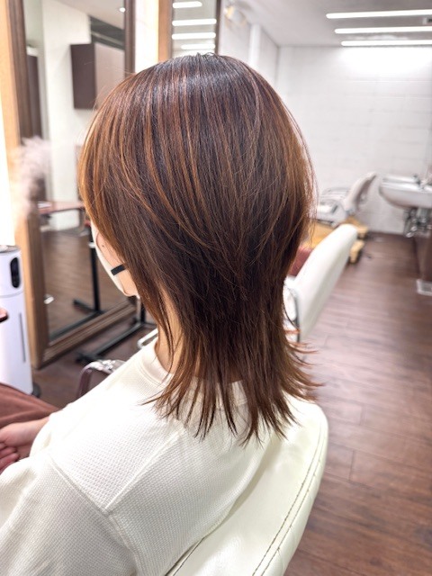 学芸大学 美容室に、Hair Esthe Hi-Deは、あります。学芸大学 美容院に、Hair Esthe Hi-Deはあります。Hair Esthe Hi-Deは目黒区学芸大学駅近くの美容院です。Hair Esthe Hi-Deは目黒区学芸大学駅近くの美容室です。祐天寺美容室近くにも、Hair Esthe Hi-Deはあります。祐天寺美容院近くにも、Hair Esthe Hi-Deはあります。Hair Esthe Hi-Deは髪にやさしく、が綺麗に艶髪になります。Hair Esthe Hi-Deは、カットがとても上手いです。Hair Esthe Hi-Deは、オシャレです。学芸大　美容院　Hair Esthe Hi-Deは、とても人気があります。学芸大　美容室　Hair Esthe Hi-Deは、40代50代60代女性に人気があります。得にボブやショートスタイルが得意で、スタイルがより立体的になります。なので立体感カットが、お客様に人気です。切りっぱなしボブカやマッシュショートも上手いです。なのでショートカットも上手いです。もちろんボブカットも上手いです。カラーも評判よく、ニューアマトラカラーがお客様に高評価です。オーガニックなヘアカラー　香草カラー色葉も人気です。ヘアマニキュアも保湿があり好評です。40代大人女性のお客様が多いです。40代ボブや40代ショートも得意です。50代大人女性も多いです、50代ボブや50代ショートも得意です。50代女性のカットは全般的に得意です。脱白髪染めハイライトカラーも好評です。60代大人女性も多いです。60代女性のカットも得意ですし、上手いと言われます。パーマもとても上手く、　クリープパーマがお客様に高評価クリープパーマしながら、髪は綺麗になります。男性のお客様もいらっしゃいます。男性のお客様は2割位です。Hair Esthe Hi-Deは、オープンした2003年からヘッドスパ「クリームバスヘアエステ」を提供しています。ヘッドスパ「クリームバスヘアエステ」は、頭皮の汚れを落とし且つ頭皮の保湿効果もあり髪に栄養を与え、艶々になります。プレミアム髪質改善トリートメントも大好評です。