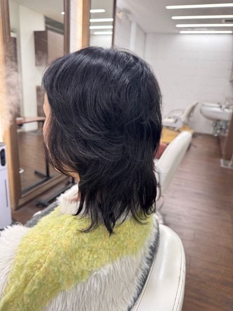 学芸大学 美容室に、Hair Esthe Hi-Deは、あります。学芸大学 美容院に、Hair Esthe Hi-Deはあります。Hair Esthe Hi-Deは目黒区学芸大学駅近くの美容院です。Hair Esthe Hi-Deは目黒区学芸大学駅近くの美容室です。祐天寺美容室近くにも、Hair Esthe Hi-Deはあります。祐天寺美容院近くにも、Hair Esthe Hi-Deはあります。Hair Esthe Hi-Deは髪にやさしく、が綺麗に艶髪になります。Hair Esthe Hi-Deは、カットがとても上手いです。Hair Esthe Hi-Deは、オシャレです。学芸大 美容院 Hair Esthe Hi-Deは、とても人気があります。学芸大 美容室 Hair Esthe Hi-Deは、40代50代60代女性に人気があります。得にボブやショートスタイルが得意で、スタイルがより立体的になります。なので立体感カットが、お客様に人気です。切りっぱなしボブカやマッシュショートも上手いです。なのでショートカットも上手いです。もちろんボブカットも上手いです。カラーも評判よく、ニューアマトラカラーがお客様に高評価です。オーガニックなヘアカラー 香草カラー色葉も人気です。ヘアマニキュアも保湿があり好評です。40代大人女性のお客様が多いです。40代ボブや40代ショートも得意です。50代大人女性も多いです、50代ボブや50代ショートも得意です。50代女性のカットは全般的に得意です。脱白髪染めハイライトカラーも好評です。60代大人女性も多いです。60代女性のカットも得意ですし、上手いと言われます。パーマもとても上手く、 クリープパーマがお客様に高評価クリープパーマしながら、髪は綺麗になります。男性のお客様もいらっしゃいます。男性のお客様は2割位です。Hair Esthe Hi-Deは、オープンした2003年からヘッドスパ「クリームバスヘアエステ」を提供しています。ヘッドスパ「クリームバスヘアエステ」は、頭皮の汚れを落とし且つ頭皮の保湿効果もあり髪に栄養を与え、艶々になります。プレミアム髪質改善トリートメントも大好評です。