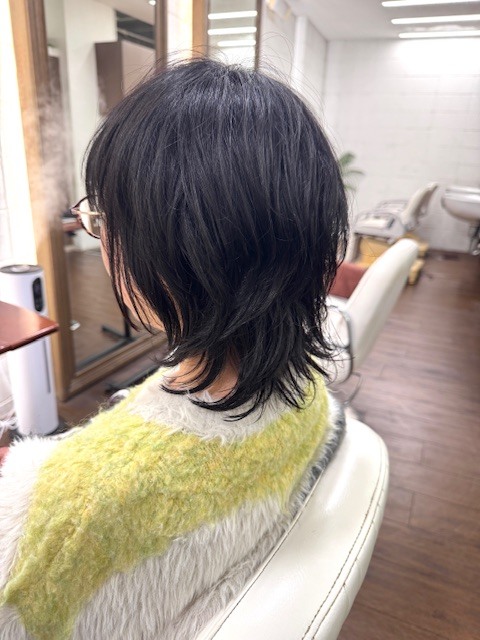 学芸大学 美容室に、Hair Esthe Hi-Deは、あります。学芸大学 美容院に、Hair Esthe Hi-Deはあります。Hair Esthe Hi-Deは目黒区学芸大学駅近くの美容院です。Hair Esthe Hi-Deは目黒区学芸大学駅近くの美容室です。祐天寺美容室近くにも、Hair Esthe Hi-Deはあります。祐天寺美容院近くにも、Hair Esthe Hi-Deはあります。Hair Esthe Hi-Deは髪にやさしく、が綺麗に艶髪になります。Hair Esthe Hi-Deは、カットがとても上手いです。Hair Esthe Hi-Deは、オシャレです。学芸大 美容院 Hair Esthe Hi-Deは、とても人気があります。学芸大 美容室 Hair Esthe Hi-Deは、40代50代60代女性に人気があります。得にボブやショートスタイルが得意で、スタイルがより立体的になります。なので立体感カットが、お客様に人気です。切りっぱなしボブカやマッシュショートも上手いです。なのでショートカットも上手いです。もちろんボブカットも上手いです。カラーも評判よく、ニューアマトラカラーがお客様に高評価です。オーガニックなヘアカラー 香草カラー色葉も人気です。ヘアマニキュアも保湿があり好評です。40代大人女性のお客様が多いです。40代ボブや40代ショートも得意です。50代大人女性も多いです、50代ボブや50代ショートも得意です。50代女性のカットは全般的に得意です。脱白髪染めハイライトカラーも好評です。60代大人女性も多いです。60代女性のカットも得意ですし、上手いと言われます。パーマもとても上手く、 クリープパーマがお客様に高評価クリープパーマしながら、髪は綺麗になります。男性のお客様もいらっしゃいます。男性のお客様は2割位です。Hair Esthe Hi-Deは、オープンした2003年からヘッドスパ「クリームバスヘアエステ」を提供しています。ヘッドスパ「クリームバスヘアエステ」は、頭皮の汚れを落とし且つ頭皮の保湿効果もあり髪に栄養を与え、艶々になります。プレミアム髪質改善トリートメントも大好評です。