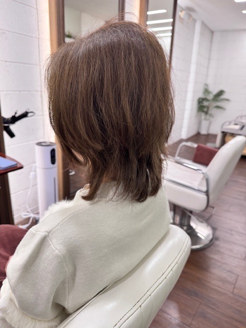 学芸大学 美容室に、Hair Esthe Hi-Deは、あります。学芸大学 美容院に、Hair Esthe Hi-Deはあります。Hair Esthe Hi-Deは目黒区学芸大学駅近くの美容院です。Hair Esthe Hi-Deは目黒区学芸大学駅近くの美容室です。祐天寺美容室近くにも、Hair Esthe Hi-Deはあります。祐天寺美容院近くにも、Hair Esthe Hi-Deはあります。Hair Esthe Hi-Deは髪にやさしく、が綺麗に艶髪になります。Hair Esthe Hi-Deは、カットがとても上手いです。Hair Esthe Hi-Deは、オシャレです。学芸大　美容院　Hair Esthe Hi-Deは、とても人気があります。学芸大　美容室　Hair Esthe Hi-Deは、40代50代60代女性に人気があります。得にボブやショートスタイルが得意で、スタイルがより立体的になります。なので立体感カットが、お客様に人気です。切りっぱなしボブカやマッシュショートも上手いです。なのでショートカットも上手いです。もちろんボブカットも上手いです。カラーも評判よく、ニューアマトラカラーがお客様に高評価です。オーガニックなヘアカラー　香草カラー色葉も人気です。ヘアマニキュアも保湿があり好評です。40代大人女性のお客様が多いです。40代ボブや40代ショートも得意です。50代大人女性も多いです、50代ボブや50代ショートも得意です。50代女性のカットは全般的に得意です。脱白髪染めハイライトカラーも好評です。60代大人女性も多いです。60代女性のカットも得意ですし、上手いと言われます。パーマもとても上手く、　クリープパーマがお客様に高評価クリープパーマしながら、髪は綺麗になります。男性のお客様もいらっしゃいます。男性のお客様は2割位です。Hair Esthe Hi-Deは、オープンした2003年からヘッドスパ「クリームバスヘアエステ」を提供しています。ヘッドスパ「クリームバスヘアエステ」は、頭皮の汚れを落とし且つ頭皮の保湿効果もあり髪に栄養を与え、艶々になります。プレミアム髪質改善トリートメントも大好評です。