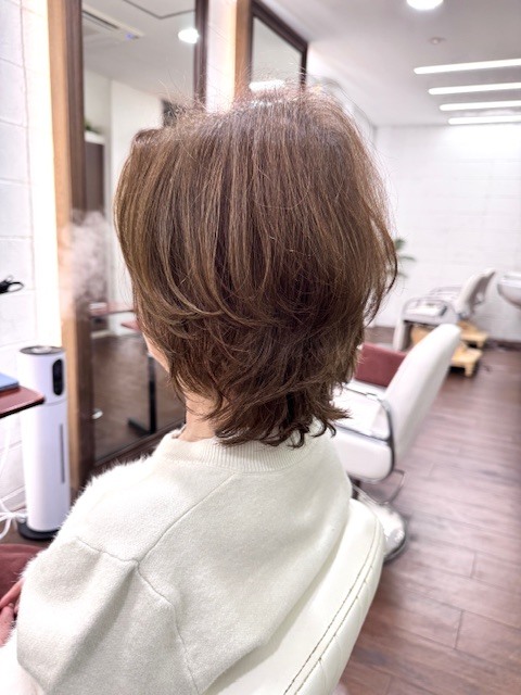 学芸大学 美容室に、Hair Esthe Hi-Deは、あります。学芸大学 美容院に、Hair Esthe Hi-Deはあります。Hair Esthe Hi-Deは目黒区学芸大学駅近くの美容院です。Hair Esthe Hi-Deは目黒区学芸大学駅近くの美容室です。祐天寺美容室近くにも、Hair Esthe Hi-Deはあります。祐天寺美容院近くにも、Hair Esthe Hi-Deはあります。Hair Esthe Hi-Deは髪にやさしく、が綺麗に艶髪になります。Hair Esthe Hi-Deは、カットがとても上手いです。Hair Esthe Hi-Deは、オシャレです。学芸大　美容院　Hair Esthe Hi-Deは、とても人気があります。学芸大　美容室　Hair Esthe Hi-Deは、40代50代60代女性に人気があります。得にボブやショートスタイルが得意で、スタイルがより立体的になります。なので立体感カットが、お客様に人気です。切りっぱなしボブカやマッシュショートも上手いです。なのでショートカットも上手いです。もちろんボブカットも上手いです。カラーも評判よく、ニューアマトラカラーがお客様に高評価です。オーガニックなヘアカラー　香草カラー色葉も人気です。ヘアマニキュアも保湿があり好評です。40代大人女性のお客様が多いです。40代ボブや40代ショートも得意です。50代大人女性も多いです、50代ボブや50代ショートも得意です。50代女性のカットは全般的に得意です。脱白髪染めハイライトカラーも好評です。60代大人女性も多いです。60代女性のカットも得意ですし、上手いと言われます。パーマもとても上手く、　クリープパーマがお客様に高評価クリープパーマしながら、髪は綺麗になります。男性のお客様もいらっしゃいます。男性のお客様は2割位です。Hair Esthe Hi-Deは、オープンした2003年からヘッドスパ「クリームバスヘアエステ」を提供しています。ヘッドスパ「クリームバスヘアエステ」は、頭皮の汚れを落とし且つ頭皮の保湿効果もあり髪に栄養を与え、艶々になります。プレミアム髪質改善トリートメントも大好評です。