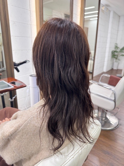 学芸大学 美容室に、Hair Esthe Hi-Deは、あります。学芸大学 美容院に、Hair Esthe Hi-Deはあります。Hair Esthe Hi-Deは目黒区学芸大学駅近くの美容院です。Hair Esthe Hi-Deは目黒区学芸大学駅近くの美容室です。祐天寺美容室近くにも、Hair Esthe Hi-Deはあります。祐天寺美容院近くにも、Hair Esthe Hi-Deはあります。Hair Esthe Hi-Deは髪にやさしく、が綺麗に艶髪になります。Hair Esthe Hi-Deは、カットがとても上手いです。Hair Esthe Hi-Deは、オシャレです。学芸大 美容院 Hair Esthe Hi-Deは、とても人気があります。学芸大 美容室 Hair Esthe Hi-Deは、40代50代60代女性に人気があります。得にボブやショートスタイルが得意で、スタイルがより立体的になります。なので立体感カットが、お客様に人気です。切りっぱなしボブカやマッシュショートも上手いです。なのでショートカットも上手いです。もちろんボブカットも上手いです。カラーも評判よく、ニューアマトラカラーがお客様に高評価です。オーガニックなヘアカラー 香草カラー色葉も人気です。ヘアマニキュアも保湿があり好評です。40代大人女性のお客様が多いです。40代ボブや40代ショートも得意です。50代大人女性も多いです、50代ボブや50代ショートも得意です。50代女性のカットは全般的に得意です。脱白髪染めハイライトカラーも好評です。60代大人女性も多いです。60代女性のカットも得意ですし、上手いと言われます。パーマもとても上手く、 クリープパーマがお客様に高評価クリープパーマしながら、髪は綺麗になります。男性のお客様もいらっしゃいます。男性のお客様は2割位です。Hair Esthe Hi-Deは、オープンした2003年からヘッドスパ「クリームバスヘアエステ」を提供しています。ヘッドスパ「クリームバスヘアエステ」は、頭皮の汚れを落とし且つ頭皮の保湿効果もあり髪に栄養を与え、艶々になります。プレミアム髪質改善トリートメントも大好評です。