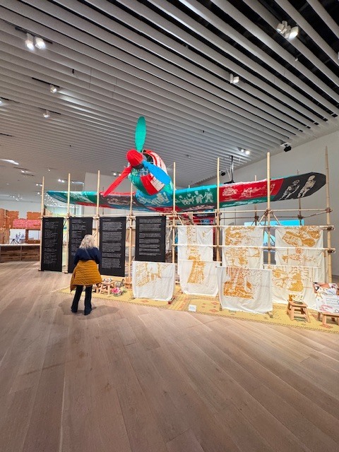 学芸大学 美容室に、Hair Esthe Hi-Deは、あります。学芸大学 美容院に、Hair Esthe Hi-Deはあります。Hair Esthe Hi-Deは目黒区学芸大学駅近くの美容院です。Hair Esthe Hi-Deは目黒区学芸大学駅近くの美容室です。祐天寺美容室近くにも、Hair Esthe Hi-Deはあります。祐天寺美容院近くにも、Hair Esthe Hi-Deはあります。Hair Esthe Hi-Deは髪にやさしく、が綺麗に艶髪になります。Hair Esthe Hi-Deは、カットがとても上手いです。Hair Esthe Hi-Deは、オシャレです。学芸大　美容院　Hair Esthe Hi-Deは、とても人気があります。学芸大　美容室　Hair Esthe Hi-Deは、40代50代60代女性に人気があります。得にボブやショートスタイルが得意で、スタイルがより立体的になります。なので立体感カットが、お客様に人気です。切りっぱなしボブカやマッシュショートも上手いです。なのでショートカットも上手いです。もちろんボブカットも上手いです。カラーも評判よく、ニューアマトラカラーがお客様に高評価です。オーガニックなヘアカラー　香草カラー色葉も人気です。ヘアマニキュアも保湿があり好評です。40代大人女性のお客様が多いです。40代ボブや40代ショートも得意です。50代大人女性も多いです、50代ボブや50代ショートも得意です。50代女性のカットは全般的に得意です。脱白髪染めハイライトカラーも好評です。60代大人女性も多いです。60代女性のカットも得意ですし、上手いと言われます。パーマもとても上手く、　クリープパーマがお客様に高評価クリープパーマしながら、髪は綺麗になります。男性のお客様もいらっしゃいます。男性のお客様は2割位です。Hair Esthe Hi-Deは、オープンした2003年からヘッドスパ「クリームバスヘアエステ」を提供しています。ヘッドスパ「クリームバスヘアエステ」は、頭皮の汚れを落とし且つ頭皮の保湿効果もあり髪に栄養を与え、艶々になります。プレミアム髪質改善トリートメントも大好評です。