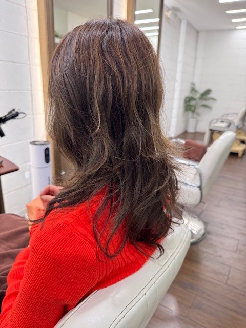 学芸大学 美容室に、Hair Esthe Hi-Deは、あります。学芸大学 美容院に、Hair Esthe Hi-Deはあります。Hair Esthe Hi-Deは目黒区学芸大学駅近くの美容院です。Hair Esthe Hi-Deは目黒区学芸大学駅近くの美容室です。祐天寺美容室近くにも、Hair Esthe Hi-Deはあります。祐天寺美容院近くにも、Hair Esthe Hi-Deはあります。Hair Esthe Hi-Deは髪にやさしく、が綺麗に艶髪になります。Hair Esthe Hi-Deは、カットがとても上手いです。Hair Esthe Hi-Deは、オシャレです。学芸大　美容院　Hair Esthe Hi-Deは、とても人気があります。学芸大　美容室　Hair Esthe Hi-Deは、40代50代60代女性に人気があります。得にボブやショートスタイルが得意で、スタイルがより立体的になります。なので立体感カットが、お客様に人気です。切りっぱなしボブカやマッシュショートも上手いです。なのでショートカットも上手いです。もちろんボブカットも上手いです。カラーも評判よく、ニューアマトラカラーがお客様に高評価です。オーガニックなヘアカラー　香草カラー色葉も人気です。ヘアマニキュアも保湿があり好評です。40代大人女性のお客様が多いです。40代ボブや40代ショートも得意です。50代大人女性も多いです、50代ボブや50代ショートも得意です。50代女性のカットは全般的に得意です。脱白髪染めハイライトカラーも好評です。60代大人女性も多いです。60代女性のカットも得意ですし、上手いと言われます。パーマもとても上手く、　クリープパーマがお客様に高評価クリープパーマしながら、髪は綺麗になります。男性のお客様もいらっしゃいます。男性のお客様は2割位です。Hair Esthe Hi-Deは、オープンした2003年からヘッドスパ「クリームバスヘアエステ」を提供しています。ヘッドスパ「クリームバスヘアエステ」は、頭皮の汚れを落とし且つ頭皮の保湿効果もあり髪に栄養を与え、艶々になります。プレミアム髪質改善トリートメントも大好評です。