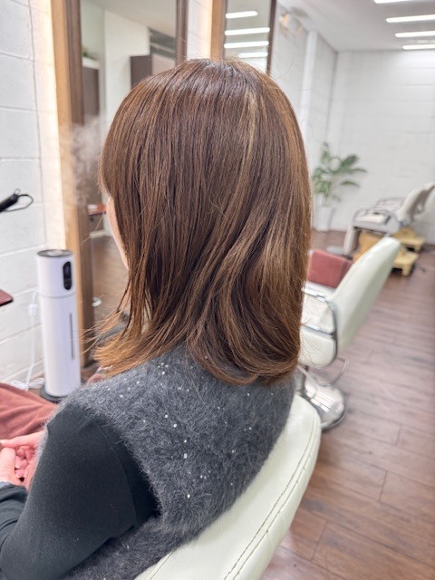 学芸大学 美容室に、Hair Esthe Hi-Deは、あります。学芸大学 美容院に、Hair Esthe Hi-Deはあります。Hair Esthe Hi-Deは目黒区学芸大学駅近くの美容院です。Hair Esthe Hi-Deは目黒区学芸大学駅近くの美容室です。祐天寺美容室近くにも、Hair Esthe Hi-Deはあります。祐天寺美容院近くにも、Hair Esthe Hi-Deはあります。Hair Esthe Hi-Deは髪にやさしく、が綺麗に艶髪になります。Hair Esthe Hi-Deは、カットがとても上手いです。Hair Esthe Hi-Deは、オシャレです。学芸大　美容院　Hair Esthe Hi-Deは、とても人気があります。学芸大　美容室　Hair Esthe Hi-Deは、40代50代60代女性に人気があります。得にボブやショートスタイルが得意で、スタイルがより立体的になります。なので立体感カットが、お客様に人気です。切りっぱなしボブカやマッシュショートも上手いです。なのでショートカットも上手いです。もちろんボブカットも上手いです。カラーも評判よく、ニューアマトラカラーがお客様に高評価です。オーガニックなヘアカラー　香草カラー色葉も人気です。ヘアマニキュアも保湿があり好評です。40代大人女性のお客様が多いです。40代ボブや40代ショートも得意です。50代大人女性も多いです、50代ボブや50代ショートも得意です。50代女性のカットは全般的に得意です。脱白髪染めハイライトカラーも好評です。60代大人女性も多いです。60代女性のカットも得意ですし、上手いと言われます。パーマもとても上手く、　クリープパーマがお客様に高評価クリープパーマしながら、髪は綺麗になります。男性のお客様もいらっしゃいます。男性のお客様は2割位です。Hair Esthe Hi-Deは、オープンした2003年からヘッドスパ「クリームバスヘアエステ」を提供しています。ヘッドスパ「クリームバスヘアエステ」は、頭皮の汚れを落とし且つ頭皮の保湿効果もあり髪に栄養を与え、艶々になります。プレミアム髪質改善トリートメントも大好評です。