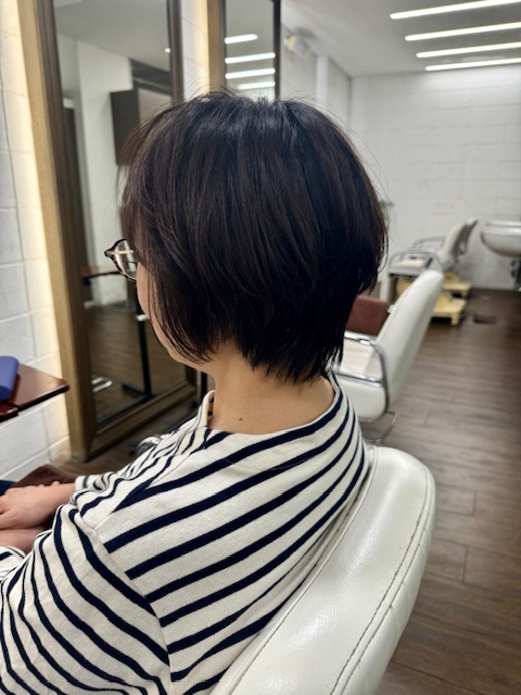 学芸大学 美容室に、Hair Esthe Hi-Deは、あります。学芸大学 美容院に、Hair Esthe Hi-Deはあります。Hair Esthe Hi-Deは目黒区学芸大学駅近くの美容室です。Hair Esthe Hi-Deは、東急東横線沿い駅近くの美容室です。Hair Esthe Hi-Deは、東急東横線沿い駅近くの美容院です。祐天寺美容室近くにも、Hair Esthe Hi-Deはあります。祐天寺美容院近くにも、Hair Esthe Hi-Deはあります。Hair Esthe Hi-Deは目黒区学芸大学駅近くの美容院です。Hair Esthe Hi-Deは目黒区学芸大学駅近くの美容室です。Hair Esthe Hi-Deは髪にやさしく、が綺麗に艶髪になります。Hair Esthe Hi-Deカットがとても上手いです。Hair Esthe Hi-Deは、オシャレです。学芸大　美容院　Hair Esthe Hi-Deは、とても人気があります。学芸大　美容室　Hair Esthe Hi-Deは、40代50代女性に人気があります。得にボブやショートスタイルが得意で、スタイルがより立体的になります。なので立体感カットが、お客様に人気です。切りっぱなしボブやマッシュショートも得意です。カラーも評判よく、ニューアマトラカラーがお客様に高評価です。オーガニックなヘアカラー　香草カラー色葉も人気です。ヘアマニキュアも保湿があり好評です。40代大人女性のお客様が多いです。40代ボブや40代ショートも得意です。50代大人女性も多いです脱白髪染めカラーも好評です。60代大人女性も多いですパーマもとても上手く、　クリープパーマがお客様に高評価クリープパーマしながら、髪は綺麗になります。Hair Esthe Hi-Deは、オープンした2003年からヘッドスパ「クリームバスヘアエステ」を提供しています。ヘッドスパ「クリームバスヘアエステ」は、頭皮の汚れを落とし且つ頭皮の保湿効果もあり髪に栄養を与え、艶々になります。プレミアム髪質改善トリートメントも大好評です。