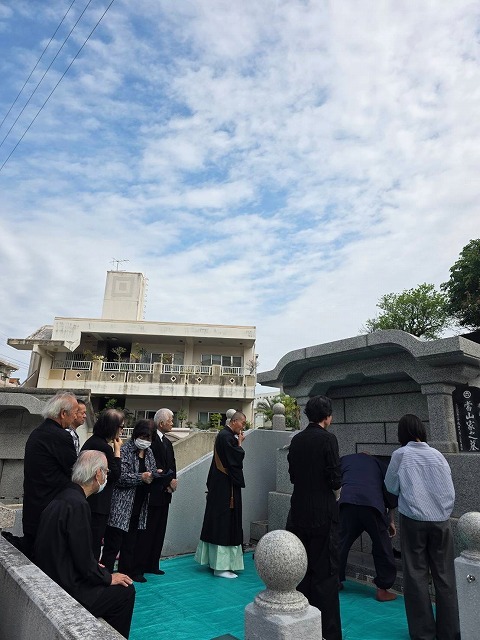 学芸大学 美容室に、Hair Esthe Hi-Deは、あります。学芸大学 美容院に、Hair Esthe Hi-Deはあります。Hair Esthe Hi-Deは目黒区学芸大学駅近くの美容院です。Hair Esthe Hi-Deは目黒区学芸大学駅近くの美容室です。祐天寺美容室近くにも、Hair Esthe Hi-Deはあります。祐天寺美容院近くにも、Hair Esthe Hi-Deはあります。Hair Esthe Hi-Deは髪にやさしく、が綺麗に艶髪になります。Hair Esthe Hi-Deは、カットがとても上手いです。Hair Esthe Hi-Deは、オシャレです。学芸大 美容院 Hair Esthe Hi-Deは、とても人気があります。学芸大 美容室 Hair Esthe Hi-Deは、40代50代60代女性に人気があります。得にボブやショートスタイルが得意で、スタイルがより立体的になります。なので立体感カットが、お客様に人気です。切りっぱなしボブカやマッシュショートも上手いです。なのでショートカットも上手いです。もちろんボブカットも上手いです。カラーも評判よく、ニューアマトラカラーがお客様に高評価です。オーガニックなヘアカラー 香草カラー色葉も人気です。ヘアマニキュアも保湿があり好評です。40代大人女性のお客様が多いです。40代ボブや40代ショートも得意です。50代大人女性も多いです、50代ボブや50代ショートも得意です。50代女性のカットは全般的に得意です。脱白髪染めハイライトカラーも好評です。60代大人女性も多いです。60代女性のカットも得意ですし、上手いと言われます。パーマもとても上手く、 クリープパーマがお客様に高評価クリープパーマしながら、髪は綺麗になります。男性のお客様もいらっしゃいます。男性のお客様は2割位です。Hair Esthe Hi-Deは、オープンした2003年からヘッドスパ「クリームバスヘアエステ」を提供しています。ヘッドスパ「クリームバスヘアエステ」は、頭皮の汚れを落とし且つ頭皮の保湿効果もあり髪に栄養を与え、艶々になります。プレミアム髪質改善トリートメントも大好評です。