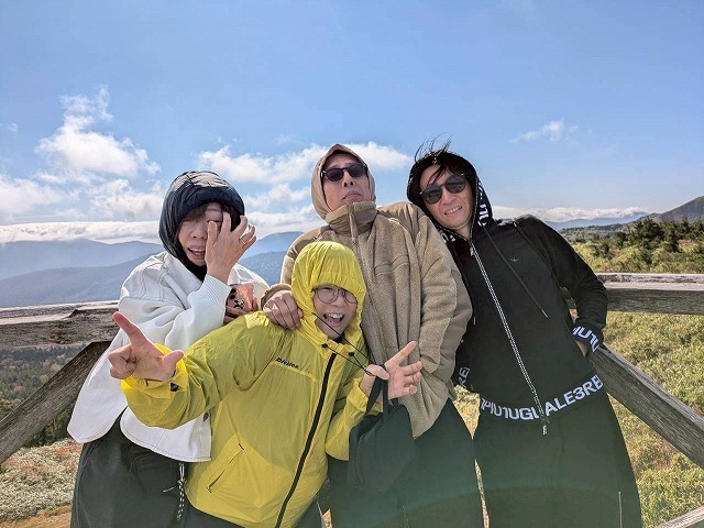 学芸大学 美容室に、Hair Esthe Hi-Deは、あります。学芸大学 美容院に、Hair Esthe Hi-Deはあります。Hair Esthe Hi-Deは目黒区学芸大学駅近くの美容院です。Hair Esthe Hi-Deは目黒区学芸大学駅近くの美容室です。祐天寺美容室近くにも、Hair Esthe Hi-Deはあります。祐天寺美容院近くにも、Hair Esthe Hi-Deはあります。Hair Esthe Hi-Deは髪にやさしく、が綺麗に艶髪になります。Hair Esthe Hi-Deは、カットがとても上手いです。Hair Esthe Hi-Deは、オシャレです。学芸大 美容院 Hair Esthe Hi-Deは、とても人気があります。学芸大 美容室 Hair Esthe Hi-Deは、40代50代60代女性に人気があります。得にボブやショートスタイルが得意で、スタイルがより立体的になります。なので立体感カットが、お客様に人気です。切りっぱなしボブカやマッシュショートも上手いです。なのでショートカットも上手いです。もちろんボブカットも上手いです。カラーも評判よく、ニューアマトラカラーがお客様に高評価です。オーガニックなヘアカラー 香草カラー色葉も人気です。ヘアマニキュアも保湿があり好評です。40代大人女性のお客様が多いです。40代ボブや40代ショートも得意です。50代大人女性も多いです、50代ボブや50代ショートも得意です。50代女性のカットは全般的に得意です。脱白髪染めハイライトカラーも好評です。60代大人女性も多いです。60代女性のカットも得意ですし、上手いと言われます。パーマもとても上手く、 クリープパーマがお客様に高評価クリープパーマしながら、髪は綺麗になります。男性のお客様もいらっしゃいます。男性のお客様は2割位です。Hair Esthe Hi-Deは、オープンした2003年からヘッドスパ「クリームバスヘアエステ」を提供しています。ヘッドスパ「クリームバスヘアエステ」は、頭皮の汚れを落とし且つ頭皮の保湿効果もあり髪に栄養を与え、艶々になります。プレミアム髪質改善トリートメントも大好評です。