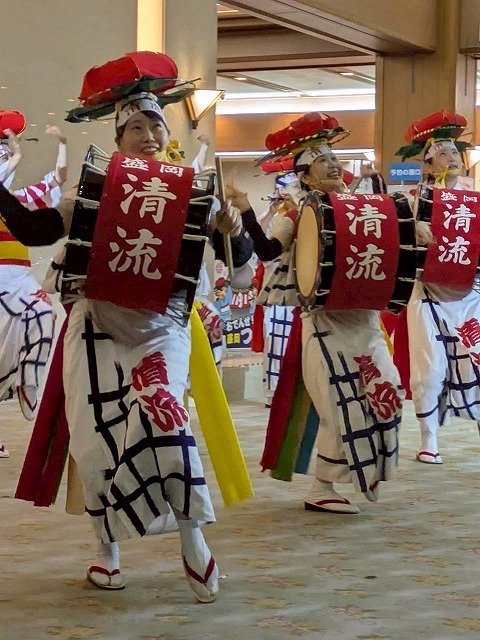 学芸大学 美容室に、Hair Esthe Hi-Deは、あります。学芸大学 美容院に、Hair Esthe Hi-Deはあります。Hair Esthe Hi-Deは目黒区学芸大学駅近くの美容院です。Hair Esthe Hi-Deは目黒区学芸大学駅近くの美容室です。祐天寺美容室近くにも、Hair Esthe Hi-Deはあります。祐天寺美容院近くにも、Hair Esthe Hi-Deはあります。Hair Esthe Hi-Deは髪にやさしく、が綺麗に艶髪になります。Hair Esthe Hi-Deは、カットがとても上手いです。Hair Esthe Hi-Deは、オシャレです。学芸大 美容院 Hair Esthe Hi-Deは、とても人気があります。学芸大 美容室 Hair Esthe Hi-Deは、40代50代60代女性に人気があります。得にボブやショートスタイルが得意で、スタイルがより立体的になります。なので立体感カットが、お客様に人気です。切りっぱなしボブカやマッシュショートも上手いです。なのでショートカットも上手いです。もちろんボブカットも上手いです。カラーも評判よく、ニューアマトラカラーがお客様に高評価です。オーガニックなヘアカラー 香草カラー色葉も人気です。ヘアマニキュアも保湿があり好評です。40代大人女性のお客様が多いです。40代ボブや40代ショートも得意です。50代大人女性も多いです、50代ボブや50代ショートも得意です。50代女性のカットは全般的に得意です。脱白髪染めハイライトカラーも好評です。60代大人女性も多いです。60代女性のカットも得意ですし、上手いと言われます。パーマもとても上手く、 クリープパーマがお客様に高評価クリープパーマしながら、髪は綺麗になります。男性のお客様もいらっしゃいます。男性のお客様は2割位です。Hair Esthe Hi-Deは、オープンした2003年からヘッドスパ「クリームバスヘアエステ」を提供しています。ヘッドスパ「クリームバスヘアエステ」は、頭皮の汚れを落とし且つ頭皮の保湿効果もあり髪に栄養を与え、艶々になります。プレミアム髪質改善トリートメントも大好評です。