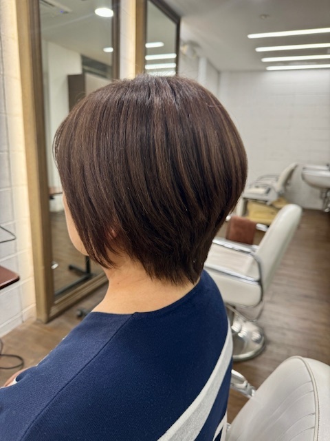 学芸大学 美容室に、Hair Esthe Hi-Deは、あります。学芸大学 美容院に、Hair Esthe Hi-Deはあります。Hair Esthe Hi-Deは目黒区学芸大学駅近くの美容室です。Hair Esthe Hi-Deは、東急東横線沿い駅近くの美容室です。Hair Esthe Hi-Deは、東急東横線沿い駅近くの美容院です。祐天寺美容室近くにも、Hair Esthe Hi-Deはあります。祐天寺美容院近くにも、Hair Esthe Hi-Deはあります。Hair Esthe Hi-Deは目黒区学芸大学駅近くの美容院です。Hair Esthe Hi-Deは目黒区学芸大学駅近くの美容室です。Hair Esthe Hi-Deは髪にやさしく、が綺麗に艶髪になります。Hair Esthe Hi-Deカットがとても上手いです。Hair Esthe Hi-Deは、オシャレです。学芸大 美容院 Hair Esthe Hi-Deは、とても人気があります。学芸大 美容室 Hair Esthe Hi-Deは、40代50代女性に人気があります。得にボブやショートスタイルが得意で、スタイルがより立体的になります。なので立体感カットが、お客様に人気です。切りっぱなしボブカやマッシュショートも得意です。なのでショートカットも得意です。もちろんボブカットも得意です。カラーも評判よく、ニューアマトラカラーがお客様に高評価です。オーガニックなヘアカラー 香草カラー色葉も人気です。ヘアマニキュアも保湿があり好評です。40代大人女性のお客様が多いです。40代ボブや40代ショートも得意です。50代大人女性も多いです脱白髪染めハイライトカラーも好評です。60代大人女性も多いですパーマもとても上手く、 クリープパーマがお客様に高評価クリープパーマしながら、髪は綺麗になります。Hair Esthe Hi-Deは、オープンした2003年からヘッドスパ「クリームバスヘアエステ」を提供しています。ヘッドスパ「クリームバスヘアエステ」は、頭皮の汚れを落とし且つ頭皮の保湿効果もあり髪に栄養を与え、艶々になります。プレミアム髪質改善トリートメントも大好評です。