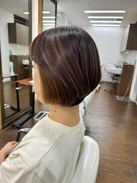 学芸大学 美容室に、Hair Esthe Hi-Deは、あります。学芸大学 美容院に、Hair Esthe Hi-Deはあります。Hair Esthe Hi-Deは目黒区学芸大学駅近くの美容室です。Hair Esthe Hi-Deは、東急東横線沿い駅近くの美容室です。Hair Esthe Hi-Deは、東急東横線沿い駅近くの美容院です。祐天寺美容室近くにも、Hair Esthe Hi-Deはあります。祐天寺美容院近くにも、Hair Esthe Hi-Deはあります。Hair Esthe Hi-Deは目黒区学芸大学駅近くの美容院です。Hair Esthe Hi-Deは目黒区学芸大学駅近くの美容室です。Hair Esthe Hi-Deは髪にやさしく、が綺麗に艶髪になります。Hair Esthe Hi-Deカットがとても上手いです。Hair Esthe Hi-Deは、オシャレです。学芸大 美容院 Hair Esthe Hi-Deは、とても人気があります。学芸大 美容室 Hair Esthe Hi-Deは、40代50代女性に人気があります。得にボブやショートスタイルが得意で、スタイルがより立体的になります。なので立体感カットが、お客様に人気です。切りっぱなしボブカやマッシュショートも得意です。なのでショートカットも得意です。もちろんボブカットも得意です。カラーも評判よく、ニューアマトラカラーがお客様に高評価です。オーガニックなヘアカラー 香草カラー色葉も人気です。ヘアマニキュアも保湿があり好評です。40代大人女性のお客様が多いです。40代ボブや40代ショートも得意です。50代大人女性も多いです脱白髪染めハイライトカラーも好評です。60代大人女性も多いですパーマもとても上手く、 クリープパーマがお客様に高評価クリープパーマしながら、髪は綺麗になります。Hair Esthe Hi-Deは、オープンした2003年からヘッドスパ「クリームバスヘアエステ」を提供しています。ヘッドスパ「クリームバスヘアエステ」は、頭皮の汚れを落とし且つ頭皮の保湿効果もあり髪に栄養を与え、艶々になります。プレミアム髪質改善トリートメントも大好評です。