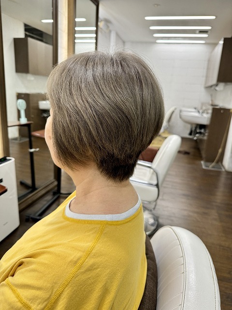 学芸大学 美容室に、Hair Esthe Hi-Deは、あります。学芸大学 美容院に、Hair Esthe Hi-Deはあります。Hair Esthe Hi-Deは目黒区学芸大学駅近くの美容院です。Hair Esthe Hi-Deは目黒区学芸大学駅近くの美容室です。祐天寺美容室近くにも、Hair Esthe Hi-Deはあります。祐天寺美容院近くにも、Hair Esthe Hi-Deはあります。Hair Esthe Hi-Deは髪にやさしく、が綺麗に艶髪になります。Hair Esthe Hi-Deは、カットがとても上手いです。Hair Esthe Hi-Deは、オシャレです。学芸大 美容院 Hair Esthe Hi-Deは、とても人気があります。学芸大 美容室 Hair Esthe Hi-Deは、40代50代60代女性に人気があります。得にボブやショートスタイルが得意で、スタイルがより立体的になります。なので立体感カットが、お客様に人気です。切りっぱなしボブカやマッシュショートも上手いです。なのでショートカットも上手いです。もちろんボブカットも上手いです。カラーも評判よく、ニューアマトラカラーがお客様に高評価です。オーガニックなヘアカラー 香草カラー色葉も人気です。ヘアマニキュアも保湿があり好評です。40代大人女性のお客様が多いです。40代ボブや40代ショートも得意です。50代大人女性も多いです、50代ボブや50代ショートも得意です。50代女性のカットは全般的に得意です。脱白髪染めハイライトカラーも好評です。60代大人女性も多いです。60代女性のカットも得意ですし、上手いと言われます。パーマもとても上手く、 クリープパーマがお客様に高評価クリープパーマしながら、髪は綺麗になります。男性のお客様もいらっしゃいます。男性のお客様は2割位です。Hair Esthe Hi-Deは、オープンした2003年からヘッドスパ「クリームバスヘアエステ」を提供しています。ヘッドスパ「クリームバスヘアエステ」は、頭皮の汚れを落とし且つ頭皮の保湿効果もあり髪に栄養を与え、艶々になります。プレミアム髪質改善トリートメントも大好評です。