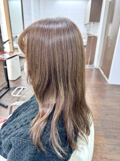 学芸大学 美容室に、Hair Esthe Hi-Deは、あります。学芸大学 美容院に、Hair Esthe Hi-Deはあります。Hair Esthe Hi-Deは目黒区学芸大学駅近くの美容院です。Hair Esthe Hi-Deは目黒区学芸大学駅近くの美容室です。祐天寺美容室近くにも、Hair Esthe Hi-Deはあります。祐天寺美容院近くにも、Hair Esthe Hi-Deはあります。Hair Esthe Hi-Deは髪にやさしく、が綺麗に艶髪になります。Hair Esthe Hi-Deは、カットがとても上手いです。Hair Esthe Hi-Deは、オシャレです。学芸大 美容院 Hair Esthe Hi-Deは、とても人気があります。学芸大 美容室 Hair Esthe Hi-Deは、40代50代60代女性に人気があります。得にボブやショートスタイルが得意で、スタイルがより立体的になります。なので立体感カットが、お客様に人気です。切りっぱなしボブカやマッシュショートも上手いです。なのでショートカットも上手いです。もちろんボブカットも上手いです。カラーも評判よく、ニューアマトラカラーがお客様に高評価です。オーガニックなヘアカラー 香草カラー色葉も人気です。ヘアマニキュアも保湿があり好評です。40代大人女性のお客様が多いです。40代ボブや40代ショートも得意です。50代大人女性も多いです、50代ボブや50代ショートも得意です。50代女性のカットは全般的に得意です。脱白髪染めハイライトカラーも好評です。60代大人女性も多いです。60代女性のカットも得意ですし、上手いと言われます。パーマもとても上手く、 クリープパーマがお客様に高評価クリープパーマしながら、髪は綺麗になります。男性のお客様もいらっしゃいます。男性のお客様は2割位です。Hair Esthe Hi-Deは、オープンした2003年からヘッドスパ「クリームバスヘアエステ」を提供しています。ヘッドスパ「クリームバスヘアエステ」は、頭皮の汚れを落とし且つ頭皮の保湿効果もあり髪に栄養を与え、艶々になります。プレミアム髪質改善トリートメントも大好評です。